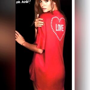 😍 3/$12 VS Love Robe